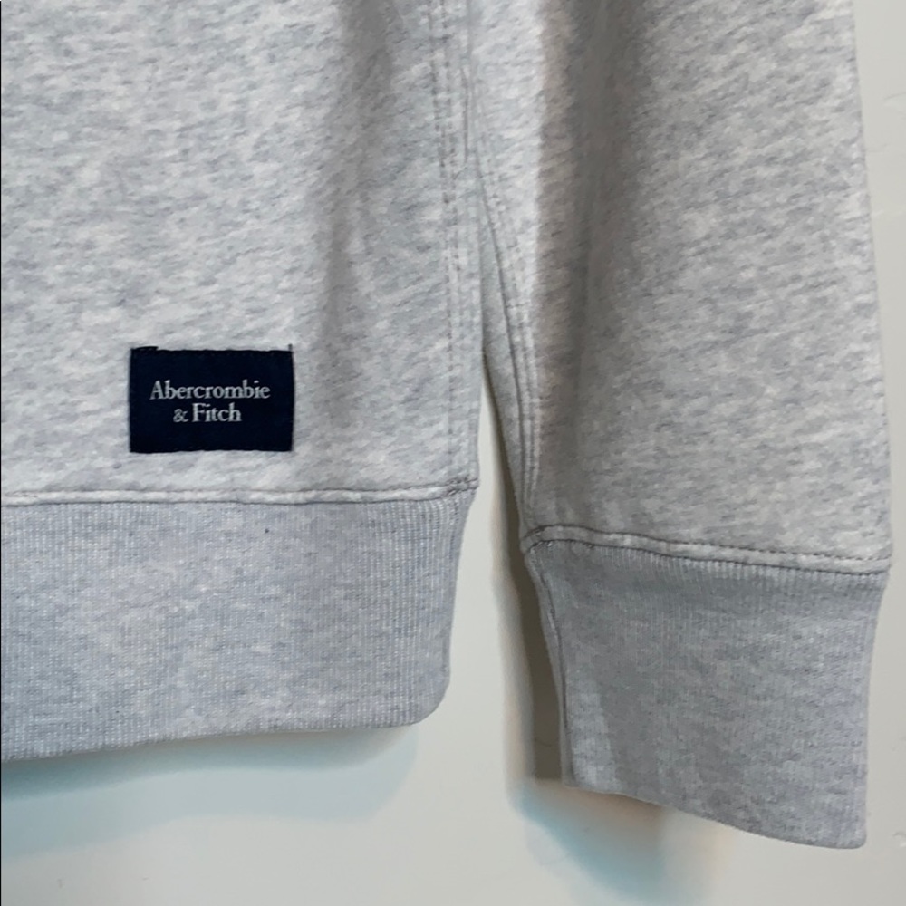 Abercrombie & Fitch softAF Relaxed Crew Sweatshirt - Picture 3 of 9